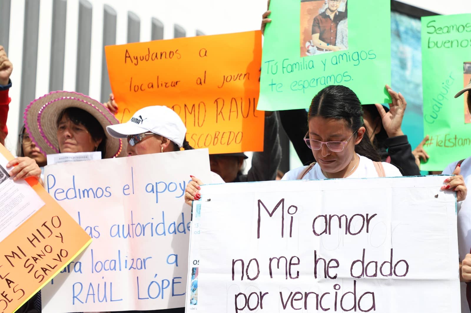 Familia y amigos exigen la aparición de Raúl Escobedo