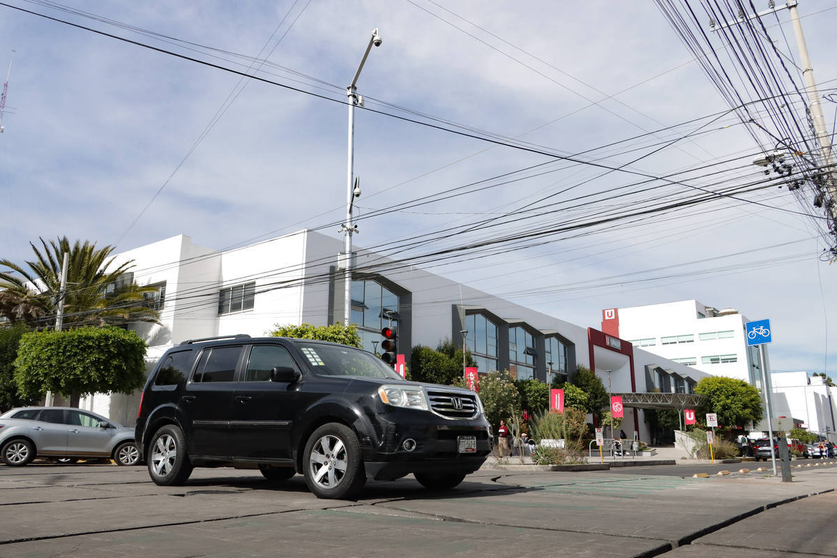 Ayuntamiento descarta parquímetros en UPAEP, solo se peatonalizará