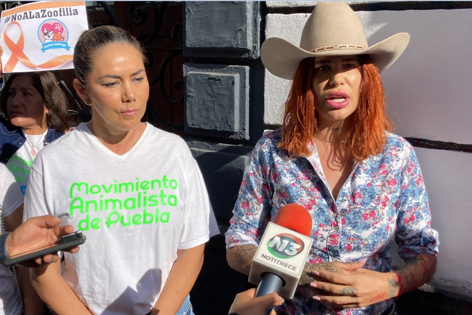 Elena Larrea, en manifestación, presión y seguimiento de la ciudadanía