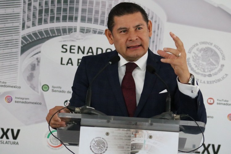 Armenta impulsa reforma laboral para abordar el estrés y mejorar condiciones en México