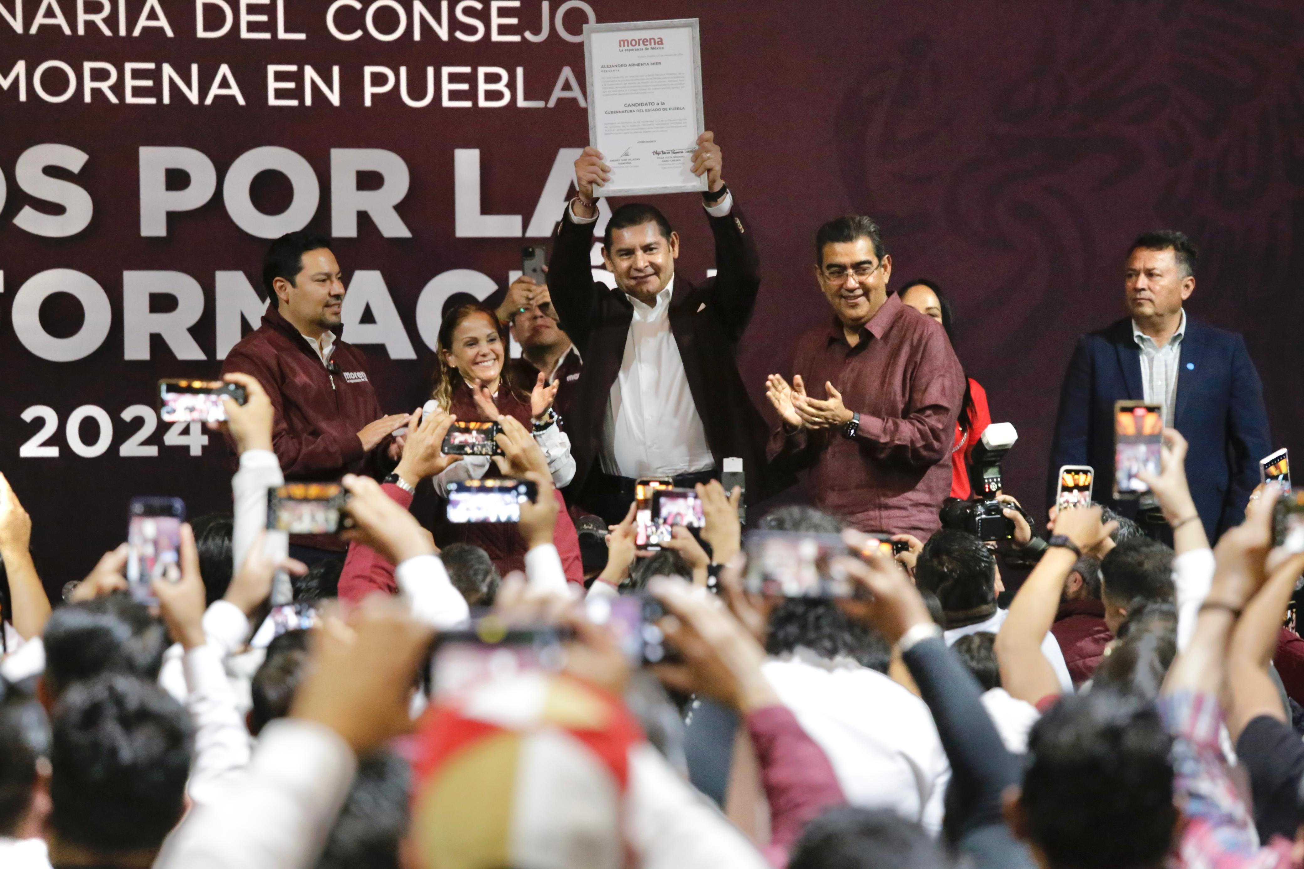 Armenta recordó su compromiso con Puebla, mencionando su experiencia en diferentes trincheras y sus últimos 7 años trabajando activamente en MORENA por el bienestar de la población