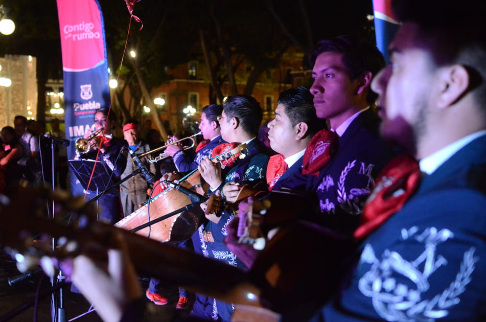 Mariachi Nacional del Movimiento Antorchista: Música y Emoción en el Zócalo de Puebla