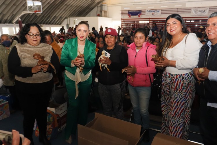 Programa 'Va por el Campo Cholulteca 2024': Entrega de módulos de avicultura en San Pedro Cholula