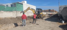 Movimiento Antorchista brinda servicio de drenaje en colonia de Puebla