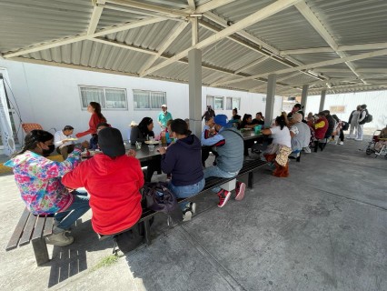 Voluntariado del congreso del estado sirve desayunos a pacientes del Hospital General del Sur