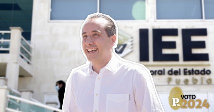 Riestra se registra ante el IEE como candidato a la alcaldía acompañado de Lalo Rivera