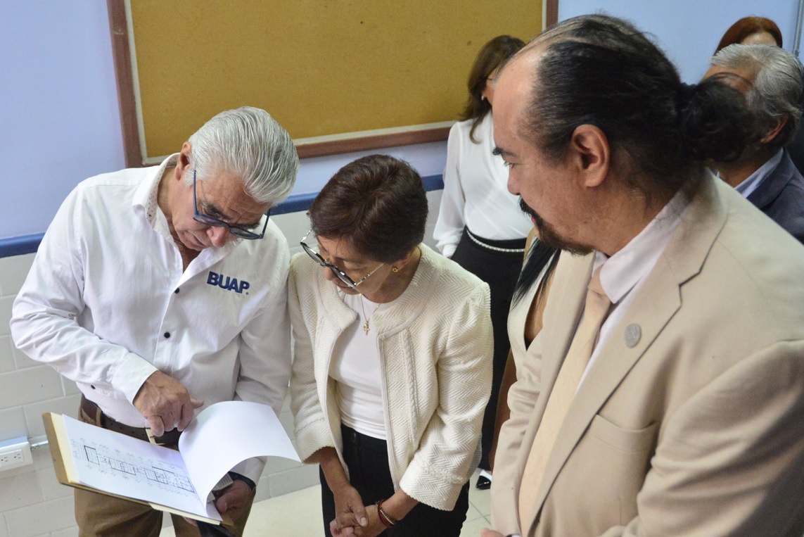 Rectora María Lilia Cedillo Ramírez reconoció el trabajo del director Ángel Xolocotzi Yáñez Facultad de Filosofía y Letras