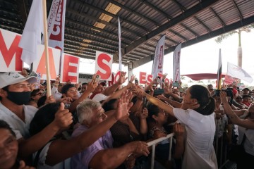 Claudia Sheinbaum recibe apoyo en Yucatán y Quintana Roo durante su recorrido en el sureste