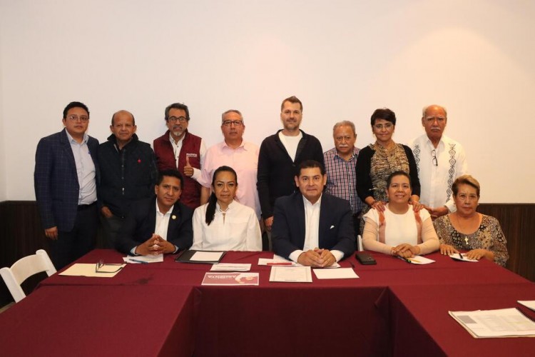 Alejandro Armenta refuerza la unidad en encuentro con líderes municipales