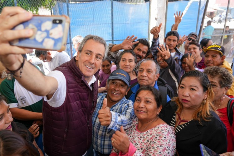 Pepe Chedraui visita colonias de Puebla para entender necesidades comunitarias
