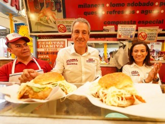 Pepe Chedraui y Candidatos Conviven con Locatarios del Mercado La Acocota en Puebla