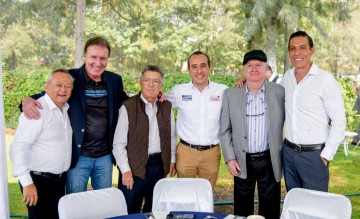 Mario Riestra se reúne con empresarios y leyendas del deporte