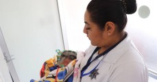 Policías de San Pedro Cholula resguardaron a recién nacido abandonado en la Junta Auxiliar de San Francisco Cuapan