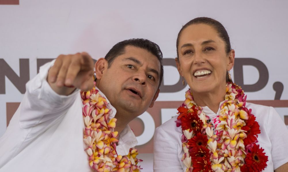 Alejandro Armenta, candidato a gobernador Puebla, y Claudia Sheinbaum, Candidata presidencia de la república