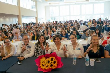 Roxana Luna se Compromete con las Mujeres Cholultecas