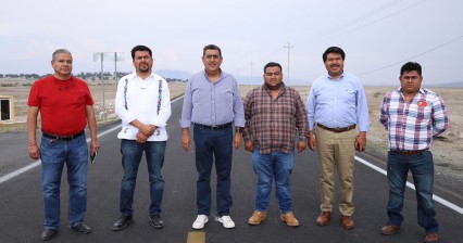 Supervisión del pavimento asfáltico en el tramo Oriental - El Fuerte - Tepeyahualco por el gobernador de Puebla