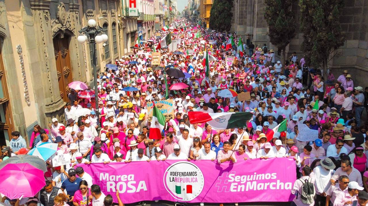 Marea rosa en Puebla