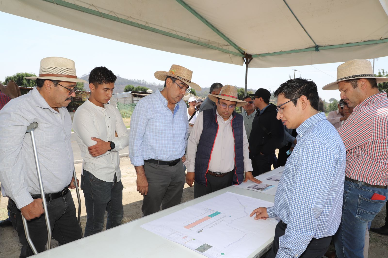 Sergio Salomón Céspedes supervisa importantes obras en Puebla