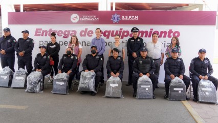 El Gobierno de San Martín Texmelucan entrega uniformes a 310 policías
