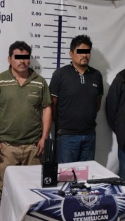 Detienen a cuatro por robo de vehículo y portación de armas en Texmelucan