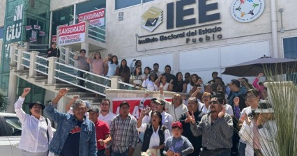 Manifestantes de San Pedro Cholula acusan corrupción en el IEE