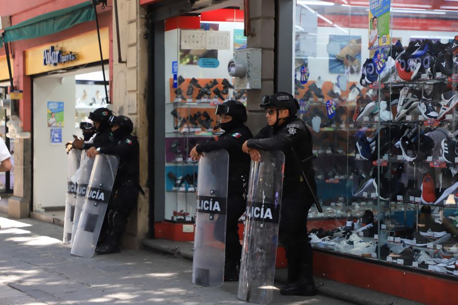 Presencia policiaca en el centro. Foto: EsImagen