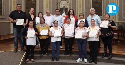 Reconocen a cocineras tradicionales de San Nicolás de los Ranchos por su legado en el chile en nogada