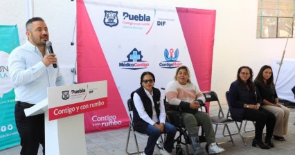 Ayuntamiento de Puebla entrega 300 aparatos funcionales y auditivos