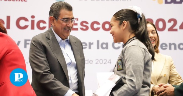 Sergio Salomón preside inicio del ciclo escolar 2024- 2025