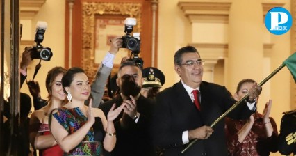 En familia, Puebla celebra 214 aniversario del Grito de Independencia