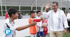 Salomón inaugura cancha de fútbol rápido en Tepeyahualco de Cuauhtémoc