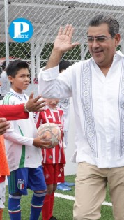 Salomón inaugura cancha de fútbol rápido en Tepeyahualco de Cuauhtémoc