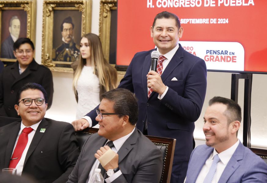Alejandro Armenta y diputados. Foto: Cortesía