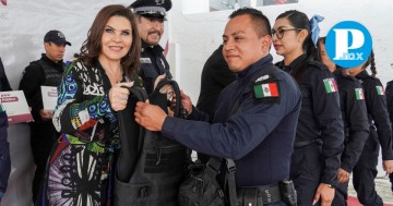 Norma Layón entrega equipamiento y uniformes a Seguridad Pública en Texmelucan