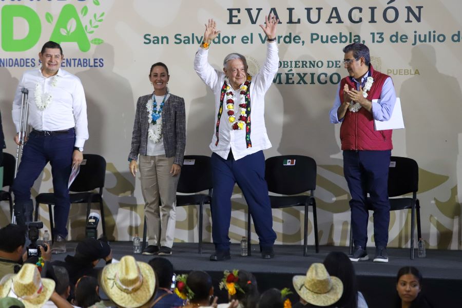 Alejandro Armenta, Claudia Sheinbaum, AMLO y Sergio Salomón. Foto:EsImagen