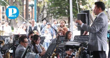 Deleita la Banda Sinfónica Municipal a familias poblanas