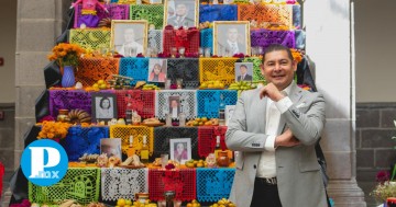 Ponen ofrendas en honor a activistas y defensores del agua en ex palacio de gobierno