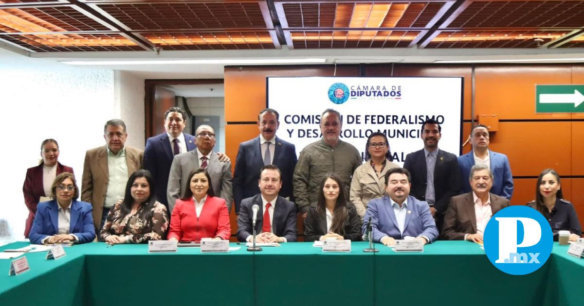 Claudia Rivera refrenda el compromiso de Morena 