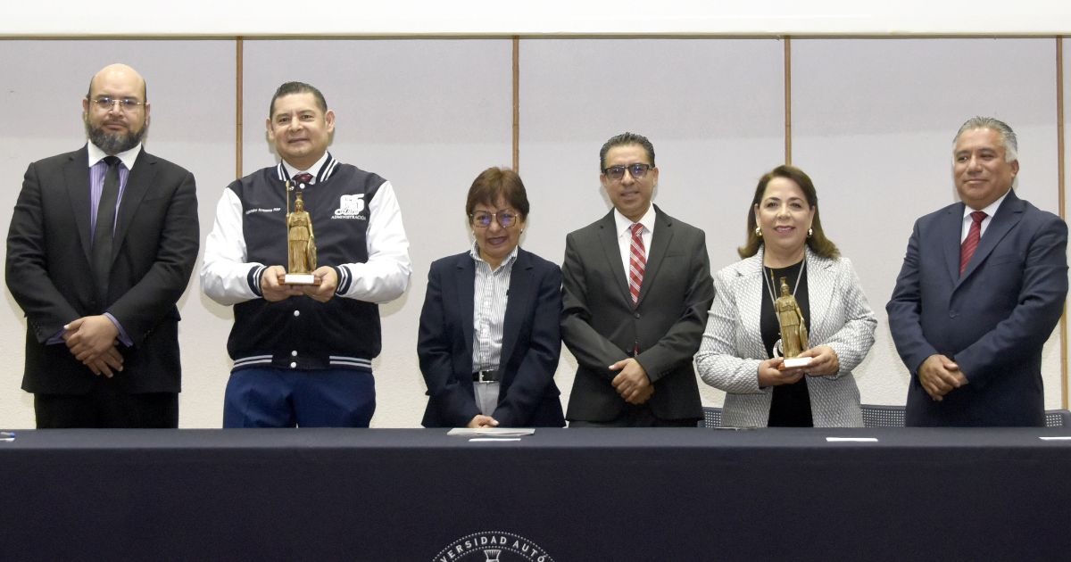 Entrega Facultad de Administración la Minerva al Mérito Académico al gobernador electo Alejandro Armenta