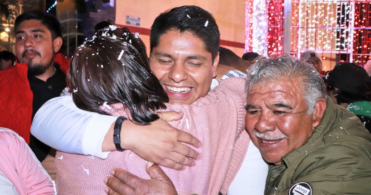 Omar Muñoz enciende la Navidad en Cuautlancingo 