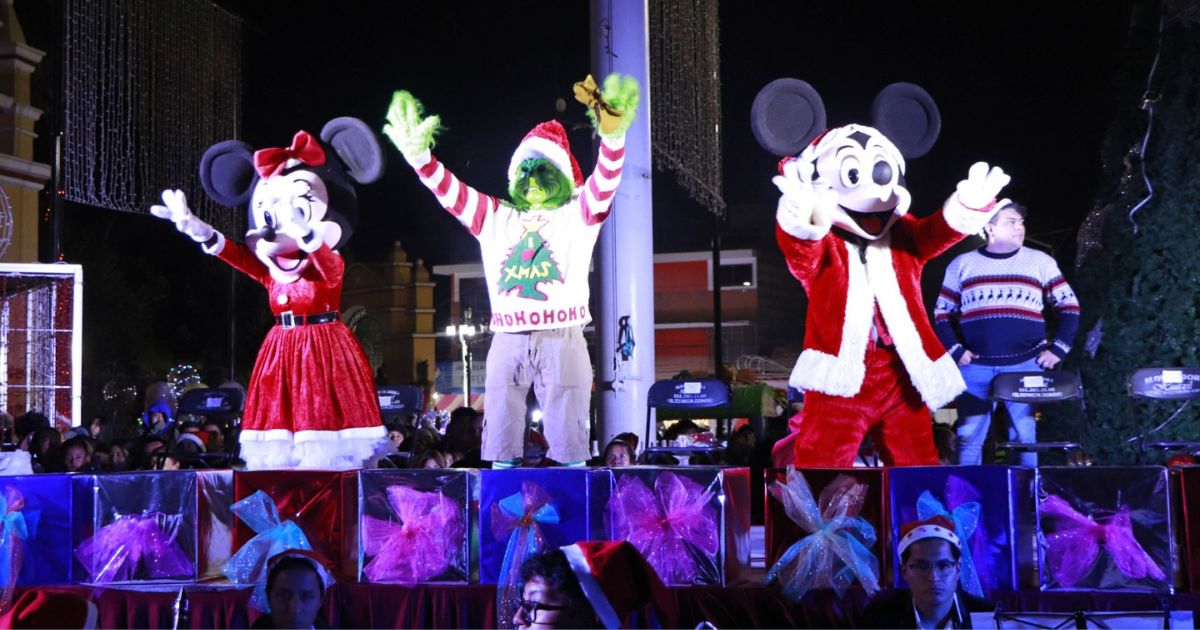 Omar Muñoz enciende la Navidad en Cuautlancingo 