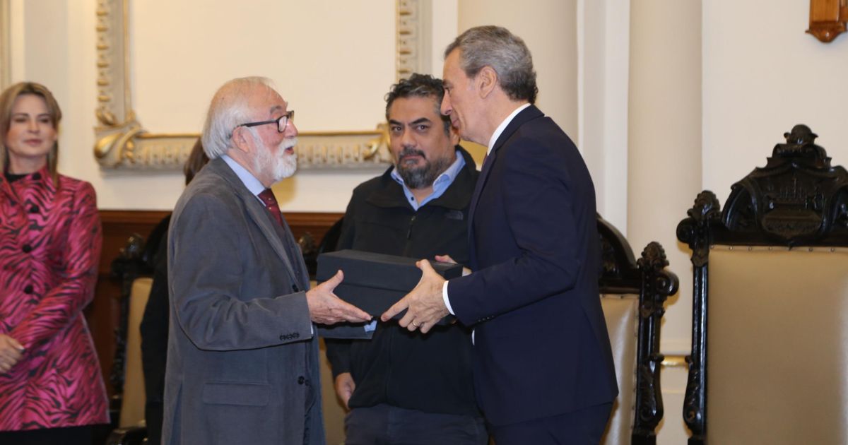 Gobierno de Puebla recibe Facsímil 