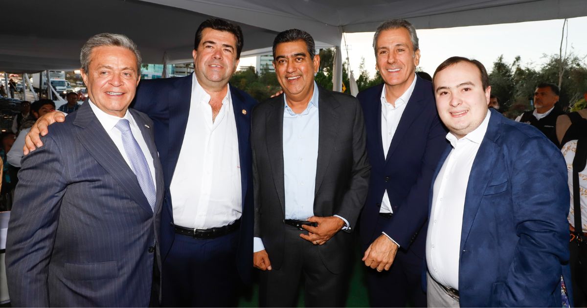Salomón entrega puentes del “Viaducto Atlixcáyotl”