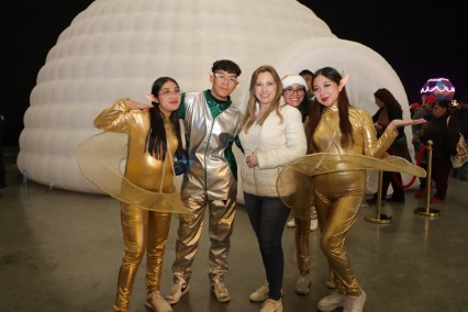 Ceci Arellano convive con menores de Casa de la Niñez Poblana en Festival Navideño
