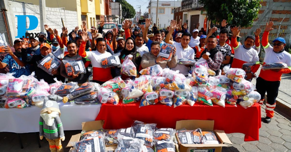 En San Pedro Cholula entrega equipo y uniformes a trabajadores del Servicio de Limpia