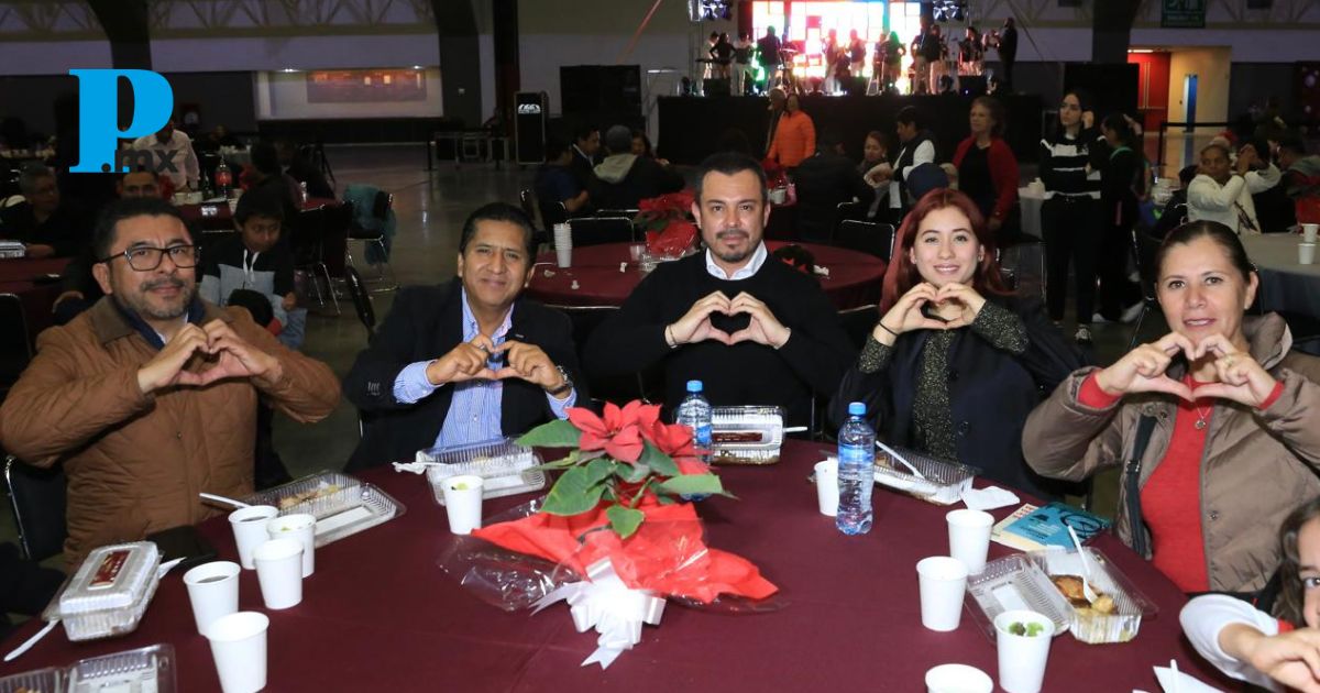 Familias poblanas disfrutan de Cena de Fin de Año organizada por Gobierno del Estado