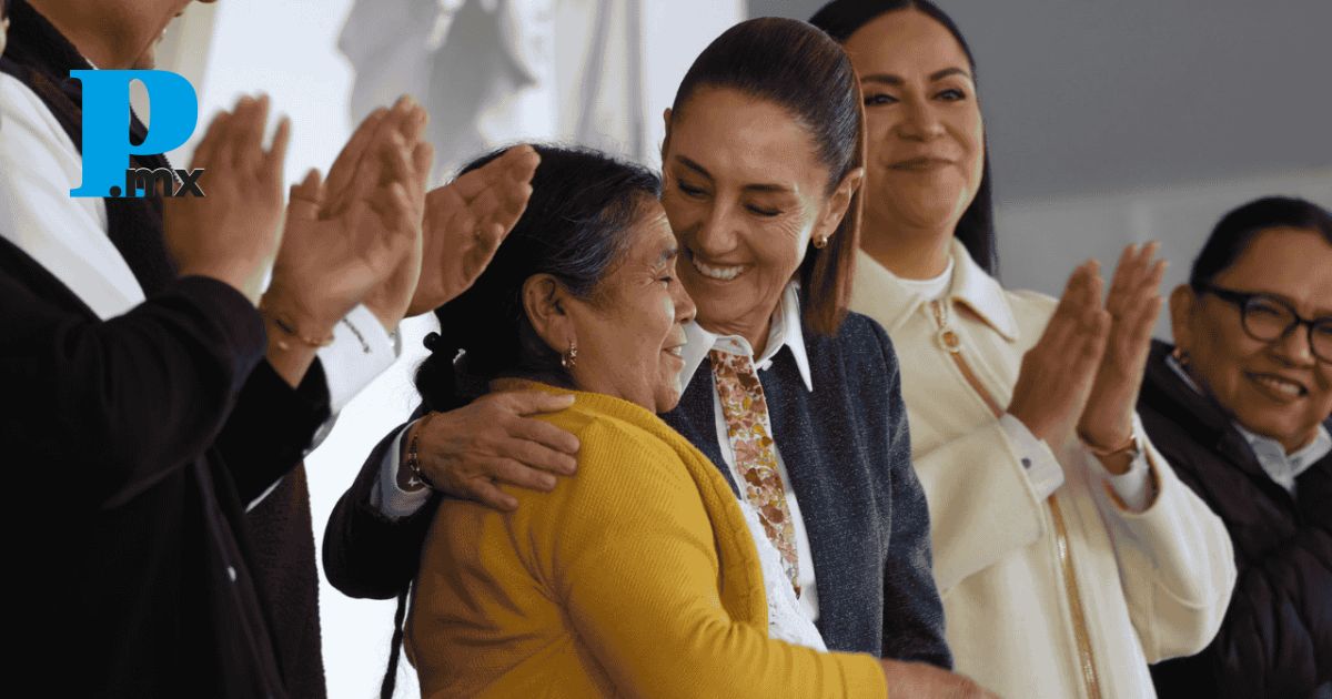 Sheinbaum entrega nuevas pensiones a mujeres poblanas en Huauchinango