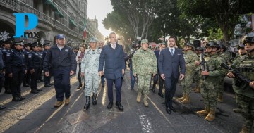 Encabeza Pepe Chedraui pase de lista a fuerzas municipales en el Zócalo de Puebla
