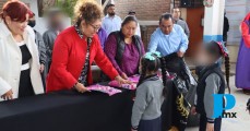 Niños de Cuautlancingo reciben juguetes y sonrisas gracias al SMDIF