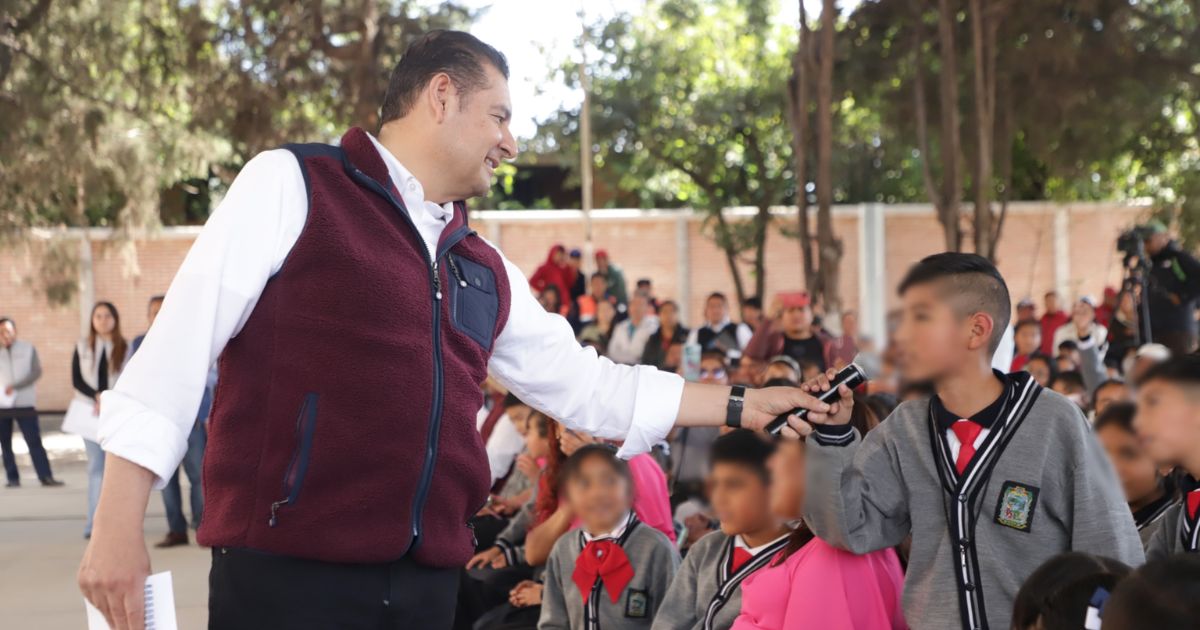 Armenta impulsa dignificación de los espacios educativos